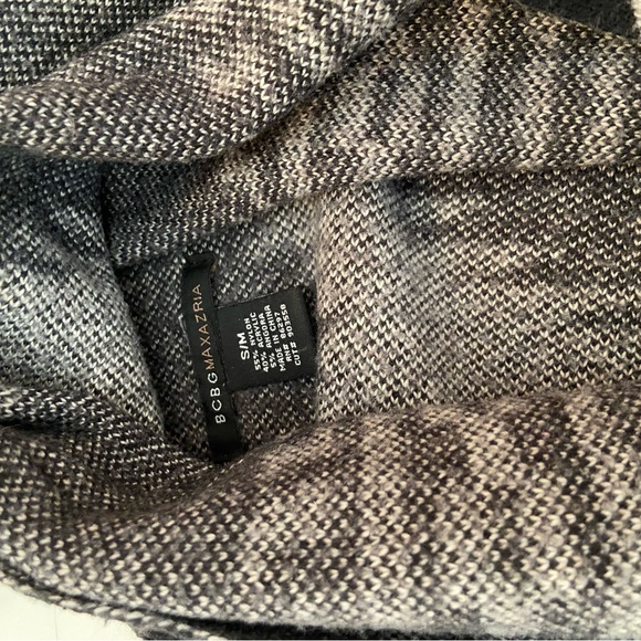 Ladies BCBG sweater - Picture 2 of 3